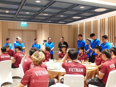 Lãnh đạo VFF động viên tinh thần U23 Việt Nam trước trận chung kết Đông Nam Á