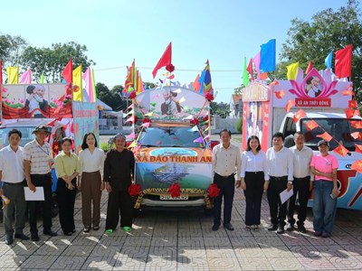 Sôi nổi Hội thi trang trí, diễu hành xe hoa đăng trong Lễ hội Nghinh Ông - Cần Giờ 2025