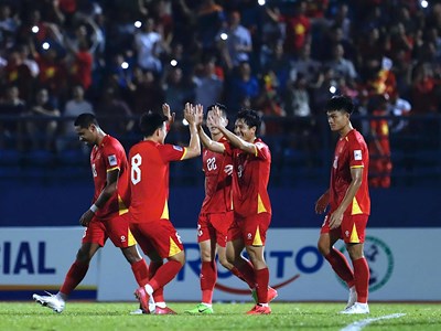 Thi đấu hơn người, đội tuyển Việt Nam đánh bại Nepal