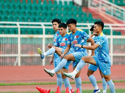 Đội tuyển Việt Nam trở lại tập luyện, chuẩn bị cho trận lượt về với Nepal