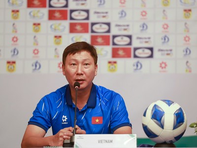 HLV Kim Sang-sik hy vọng Xuân Son sẽ ghi bàn vào lưới của Lào