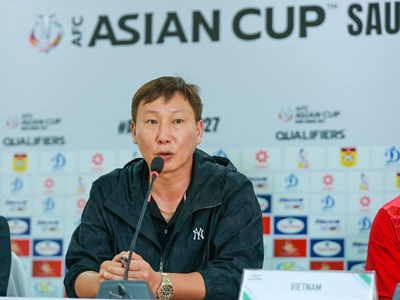 HLV Kim Sang-sik: Toàn đội sẽ tiếp tục cải thiện