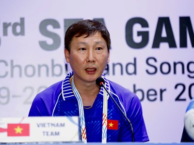 HLV Kim Sang-sik nói gì trước trận bán kết với U22 Philippines?