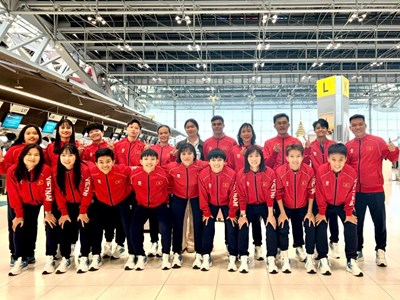 Tuyển Futsal nữ Việt Nam về nước sau tấm HCV SEA Games lịch sử