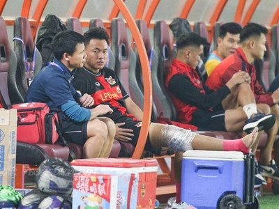 Tiền vệ Nguyễn Thái Sơn bị chấn thương đứt dây chằng