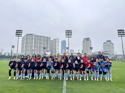 Đội tuyển nữ Việt Nam trở lại tập luyện trong dịp Tết, nhận được sự động viên từ lãnh đạo VFF