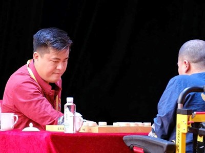 Vượt qua cao thủ Trung Quốc, Lại Lý Huynh vào chung kết Ngũ Dương Bôi 2026