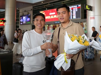 Quyết Chiến, Thanh Tự về nước sau chức vô địch đồng đội thế giới 