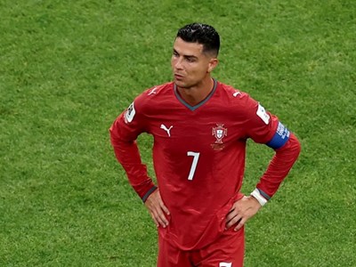 Michael Owen dự đoán Ronaldo lập hat-trick trước Uzbekistan