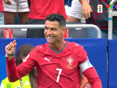 Ronaldo phá 2 kỷ lục của Messi tại World Cup