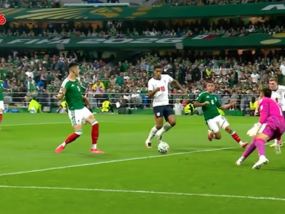 Thi đấu thiếu người, tuyển Anh thắng kịch tính Mexico