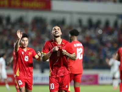 Hoàng Hên hạnh phúc với bàn thắng đầu tiên trong màu áo tuyển Việt Nam
