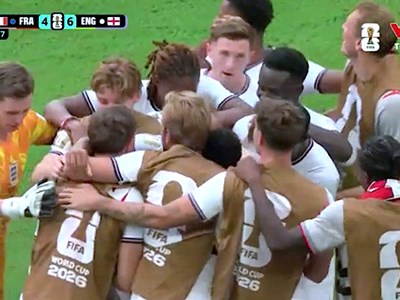 Tuyển Anh đánh bại Pháp trong trận tranh hạng ba điên rồ nhất lịch sử World Cup