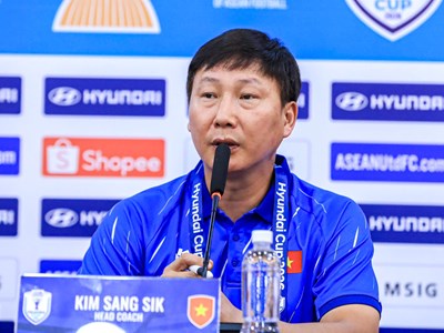 HLV Kim Sang-sik nói gì trước trận đấu với Singapore?