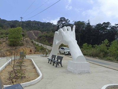 Xã nghèo chi gần nửa tỉ đồng xây... hai cánh tay