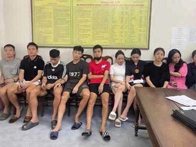 Cú “phản lưới” vào tương lai