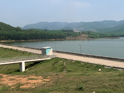 Bằng đất mỏ hay đất... hồ Hòn Mát?