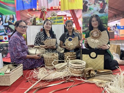 Độc đáo sản phẩm từ mo cau của phụ nữ xứ Tiên