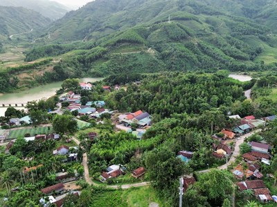 Về Sơn Bua (Quảng Ngãi) xem người dân hiến đất xây trường, mở đường…