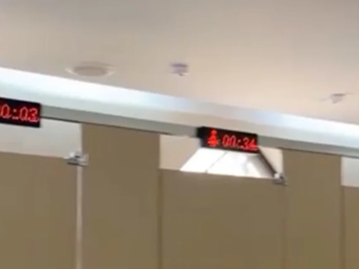 Khu du lịch nổi tiếng lắp đồng đếm giờ trong... nhà vệ sinh