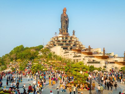  Núi Bà Đen Tây Ninh đón hơn 100.000 lượt khách