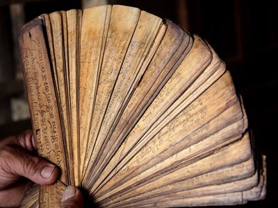   Giữ gìn “báu vật” sách cổ lá cây quý hiếm