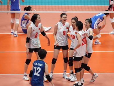  Tiếp tục “viết sử”