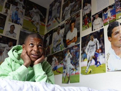 Cậu bé vàng và lão thần tượng