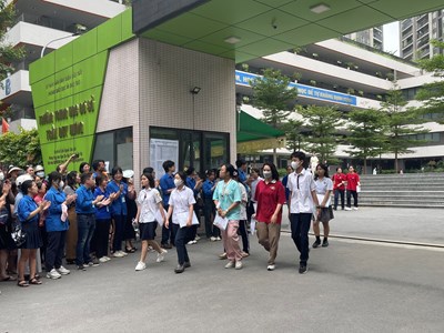 Thấy gì từ kỳ thi vào lớp 10 đầy hồi hộp?