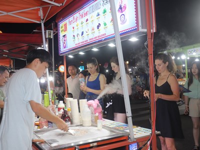 Để chợ đêm níu chân du khách