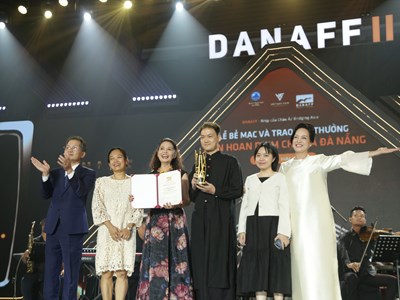 Mai và Cu li không bao giờ khóc “soán ngôi” quán quân