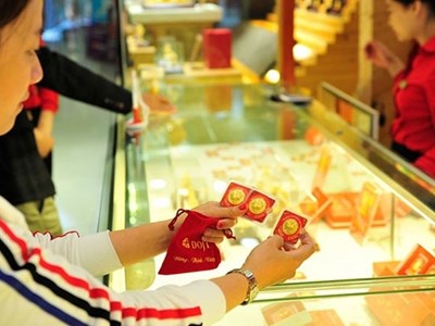 Vàng nhẫn leo thang, vàng miếng đi ngang