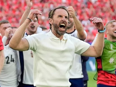 Đỉnh kim tự tháp của người Anh