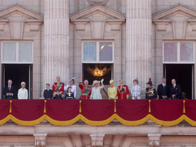 Anh mở cửa ban công nổi tiếng trong Cung điện Buckingham cho du khách tham quan