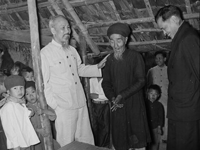 Tấm lòng của Bác với thương binh, gia đình liệt sĩ