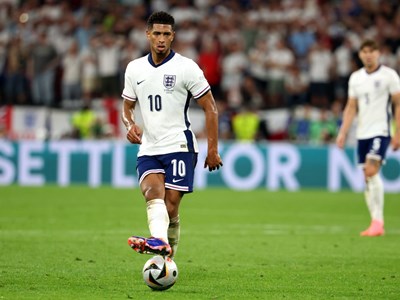 Ai xứng xưng vương?