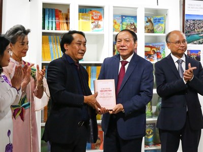  Thúc đẩy sự phát triển VHTTDL Việt Nam tại Pháp