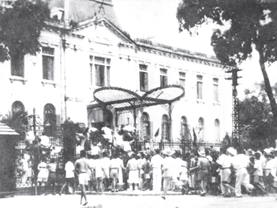 Những ngày Tháng Tám cờ bay