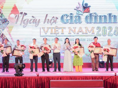  Tôn vinh nét đẹp truyền thống gia đình Việt Nam