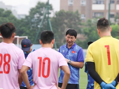 HLV Kim Sang-sik và những chờ đợi