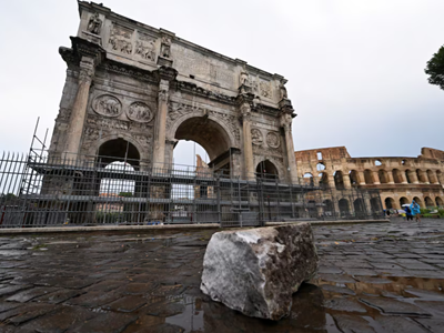 Khải Hoàn Môn Constantine bị hư hại do sét đánh