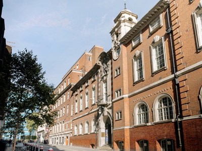  Những ý kiến trái chiều về giảng viên AI