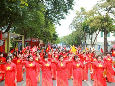 Hàng nghìn phụ nữ Thủ đô tham gia đồng diễn dân vũ và Carnaval Áo dài