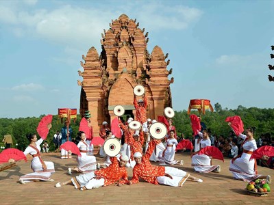 Lung linh sắc màu văn hóa Chăm