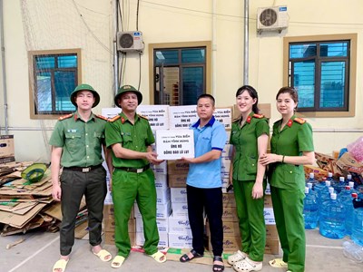  Nghệ sĩ, người nổi tiếng hướng về miền Bắc ruột thịt