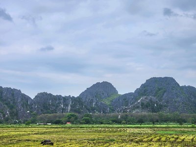 Vô số “hồ, ao”, gây nguy hiểm cho người và phương tiện