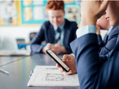 Bang California (Mỹ) thông qua luật cấm điện thoại thông minh trong trường học