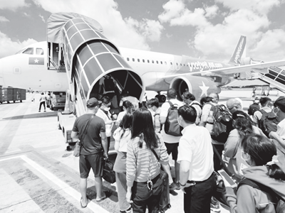  Lên mạng “săn” vé máy bay Tết