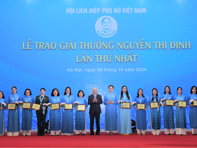  30 cán bộ Hội phụ nữ được trao giải thưởng Nguyễn Thị Định lần thứ I