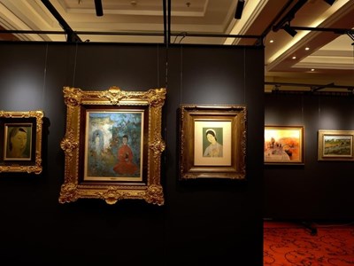 Bùng nổ đến phút chót